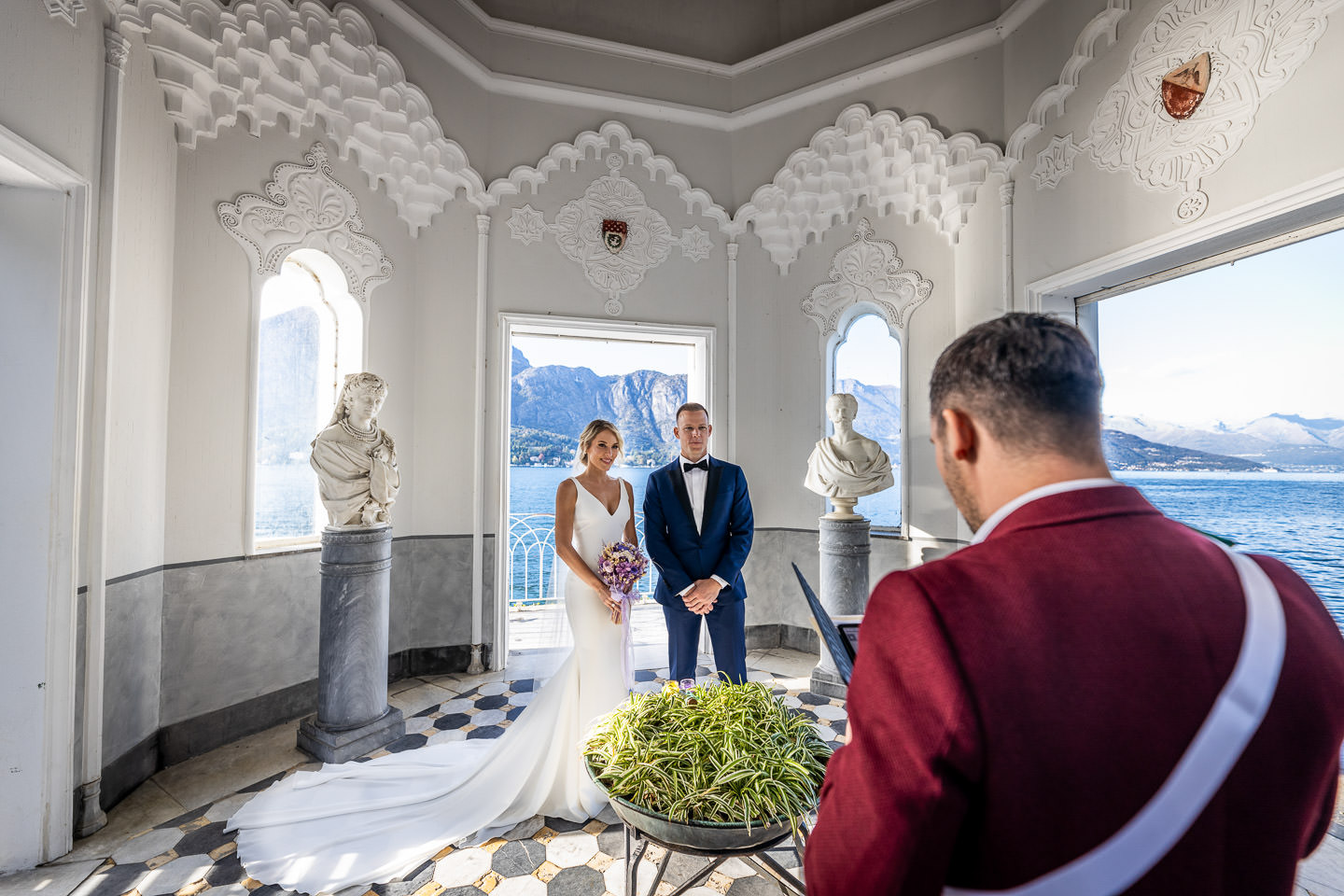 bride groom wedding in chapel of villa melzi como