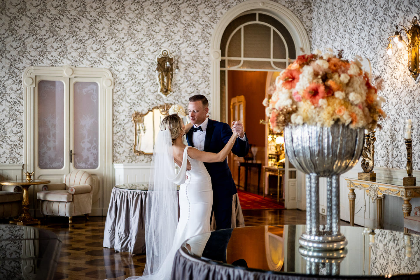 dancing bride and groom hotel tremezzo como